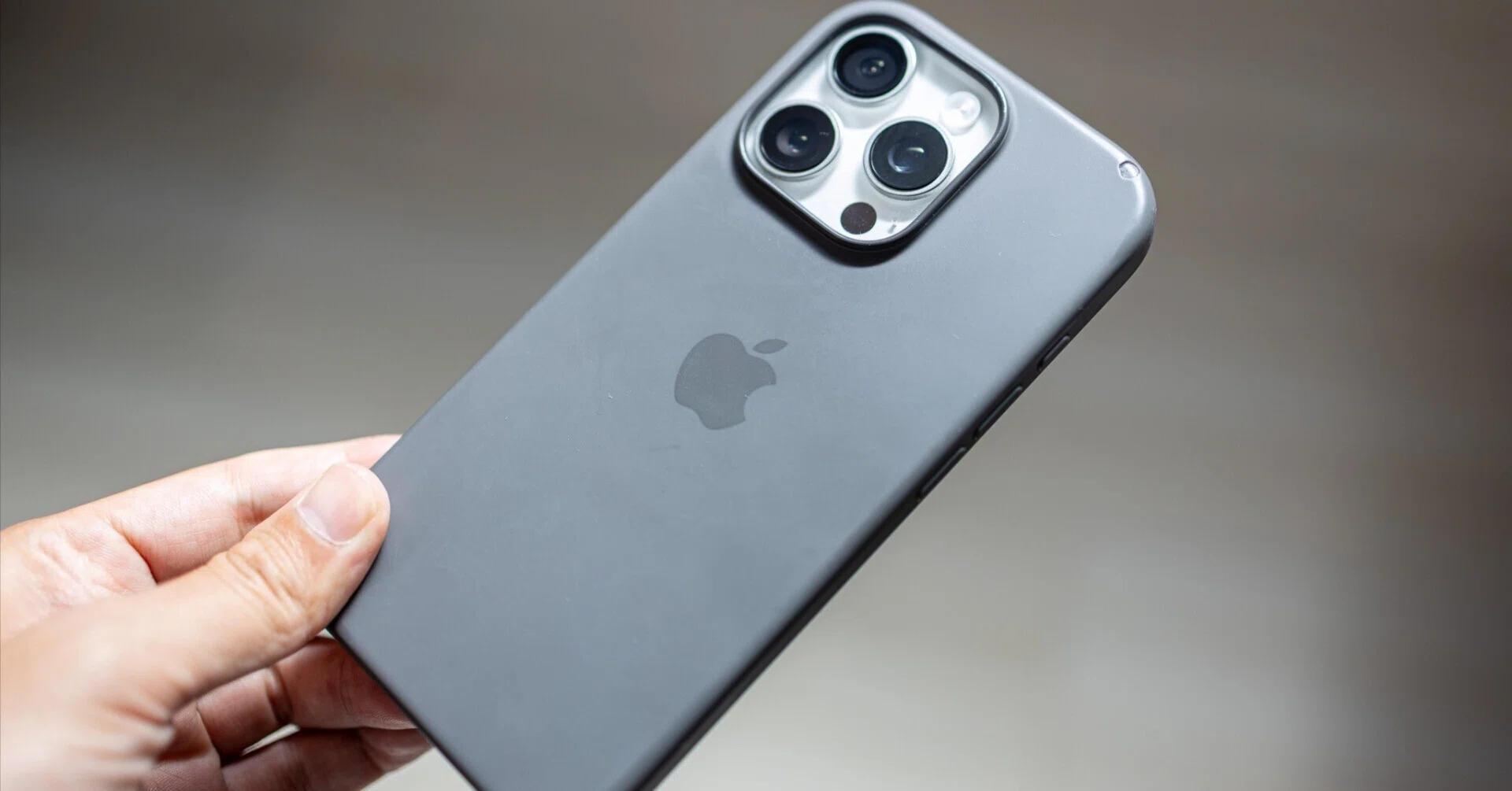 iPhone 17のケースは今年もApple純正ケースを買うべきか｜まつりくん