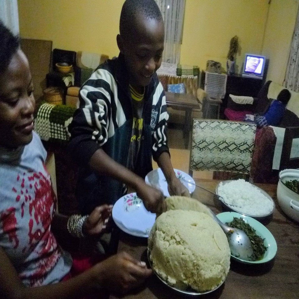 ケニアのウガリと 近代的エネルギー 岡根谷実里 世界の台所探検家 Note