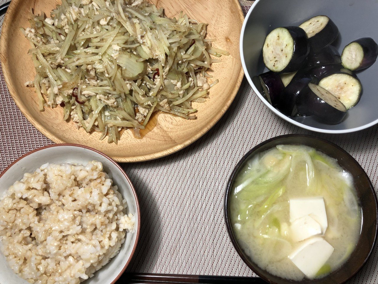 新じゃがと鶏ひき肉の香味炒めとなすのわさび漬け Tosh Note