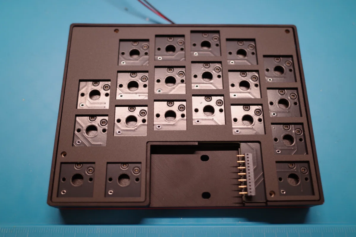 kukey42 シルバー　組み立て済 狭ピッチでCoolなキーボード KUKEY42を組み立てた記録｜おぐ