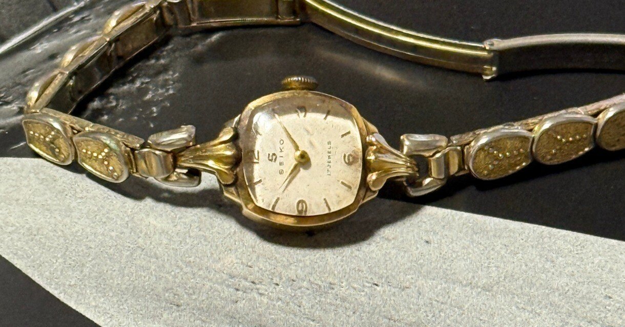 Lei【ヘリオス】ブック型携帯日時計　15世紀復刻品　アンティークスタイル 第149回 大切な宝物｜kkclub