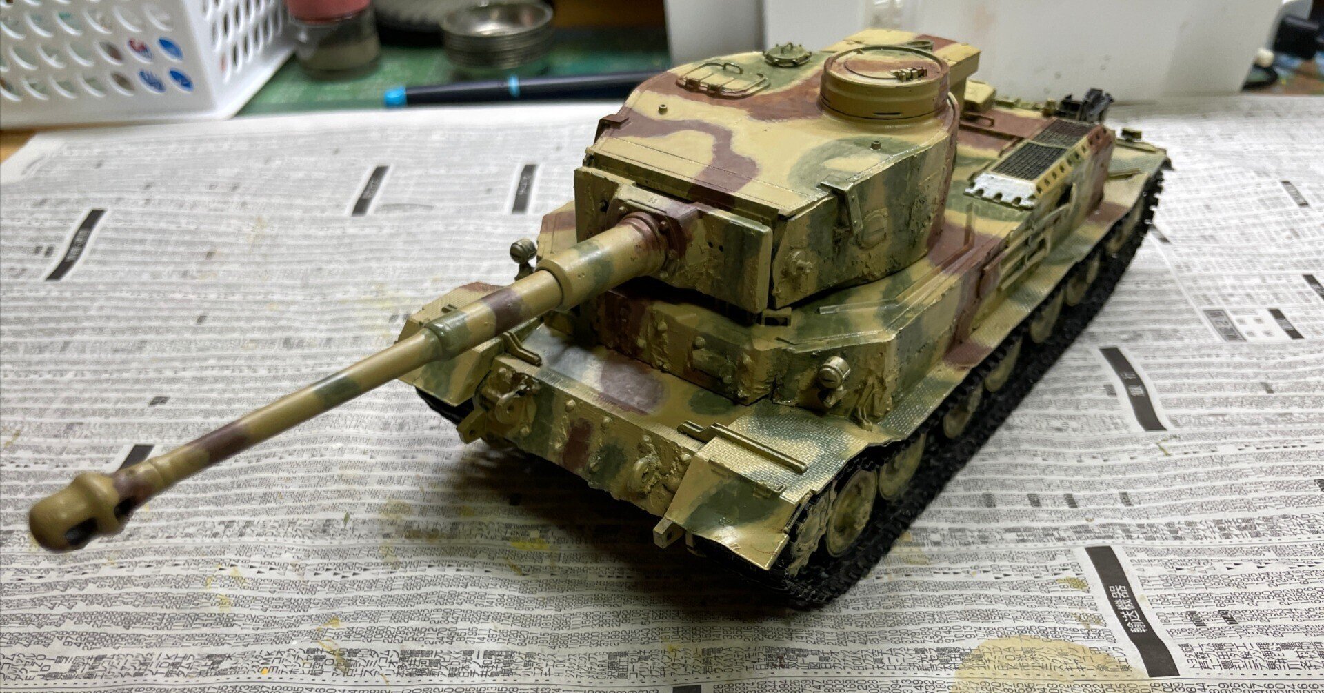 迷彩塗装 戦車モデル 1/35 スケール 永遠の課題！！筆塗りで迷彩塗装をやってみる！｜でこぽん