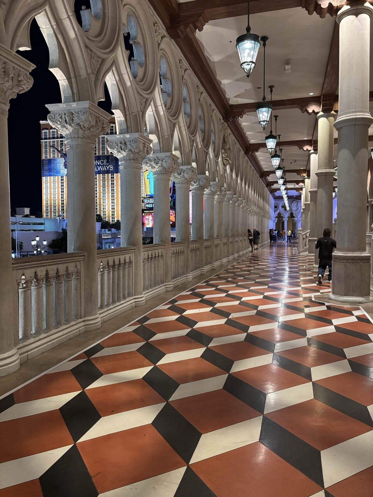 世界一周day142🇺🇸]ラスベガスで無料泊する方法｜よしだ家@夫婦で世界一周