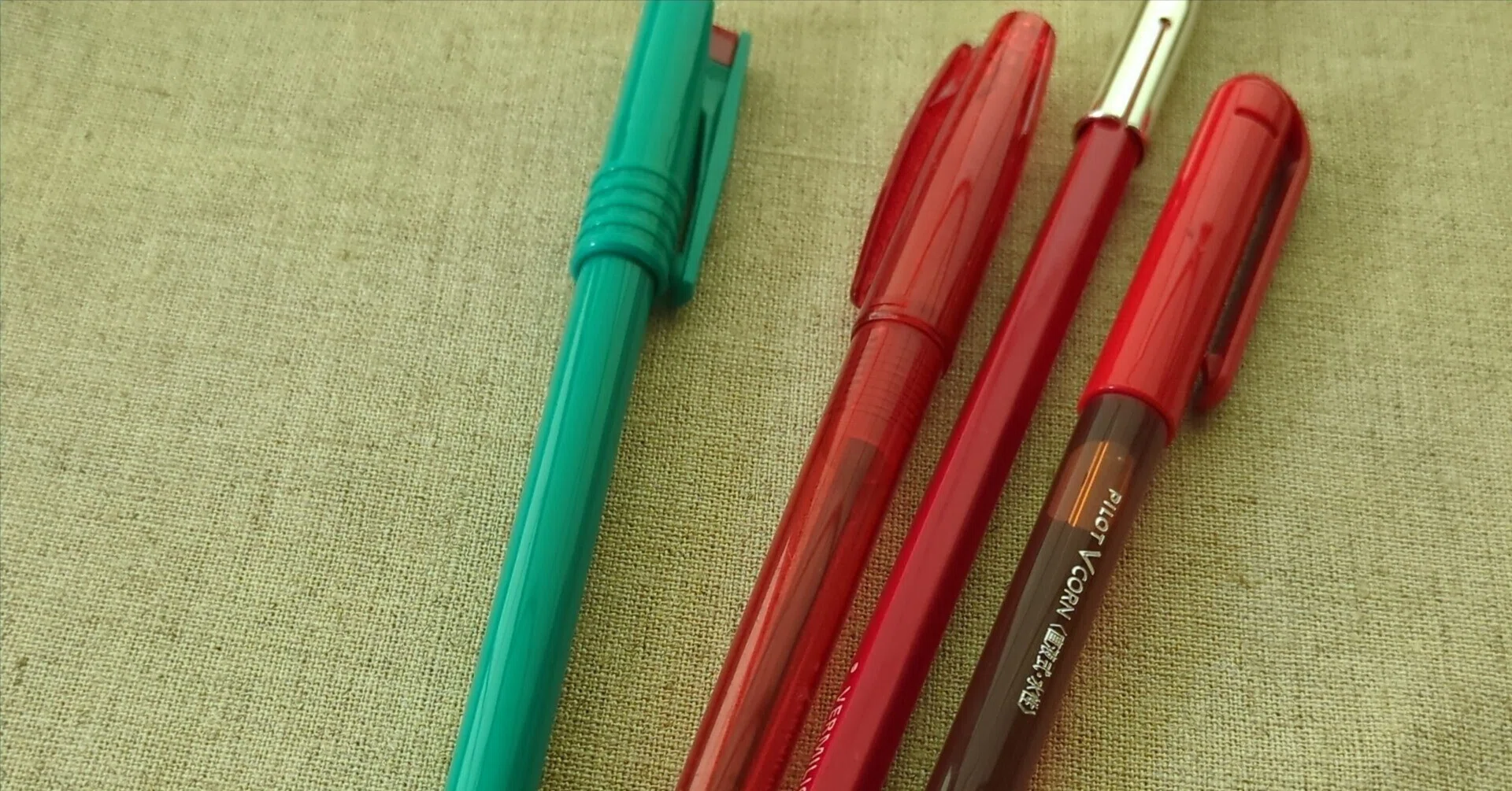 赤ペンです 赤ペンについてのちょっとした話。｜はくっち/文房具