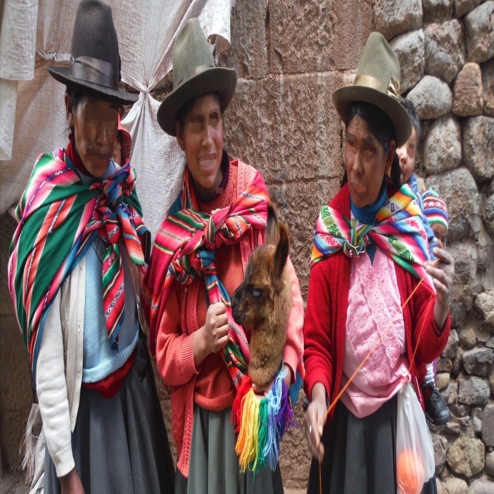 ペルーの街角 民族衣装を着た婦人たち｜しんけちゃん