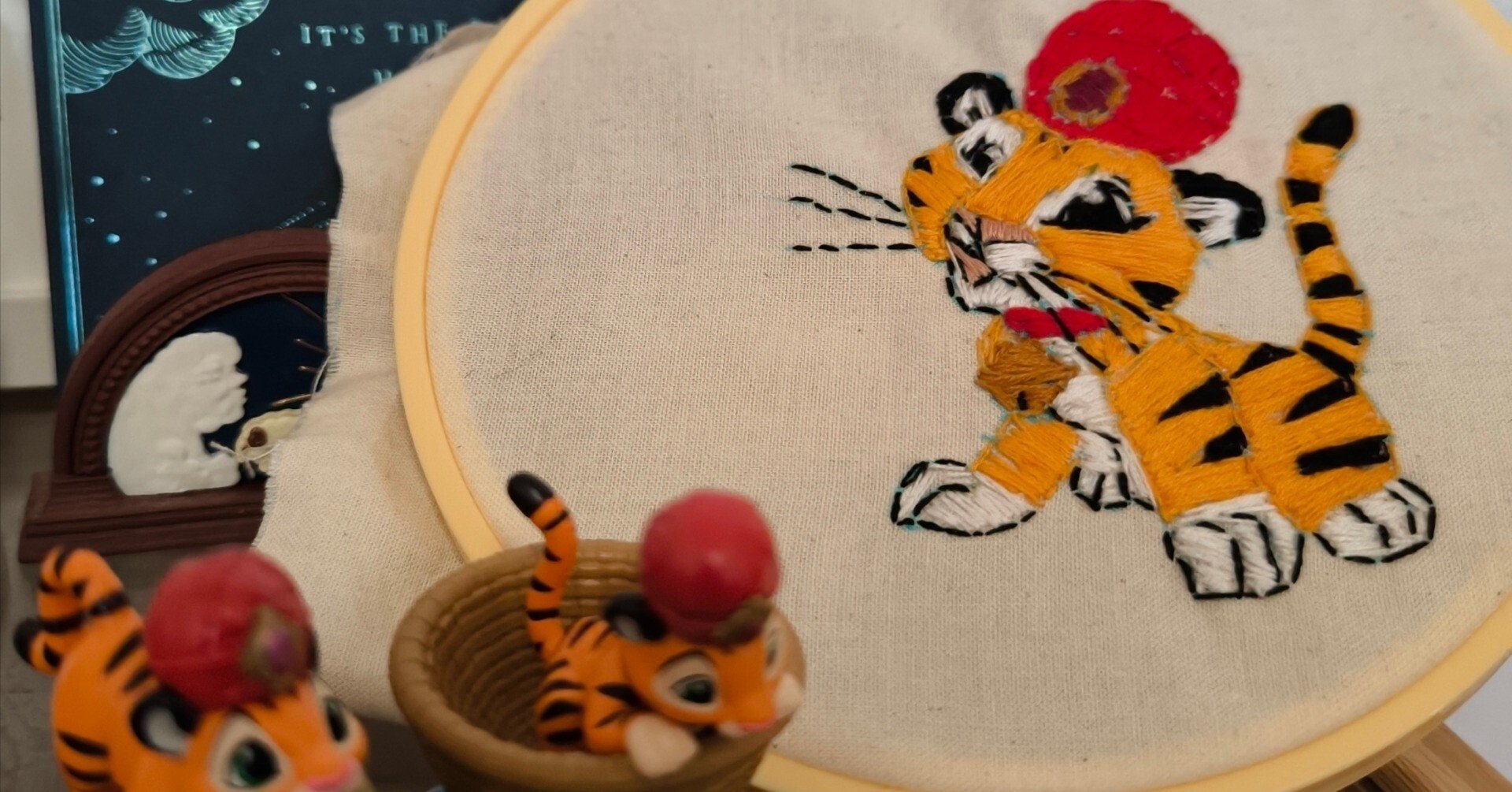 シンドバッド・ストーリーブック・ヴォヤッジ チャンドゥの刺繍をして