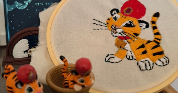 英語版「いろいろのいろ刺繍帖」｜森田MiW