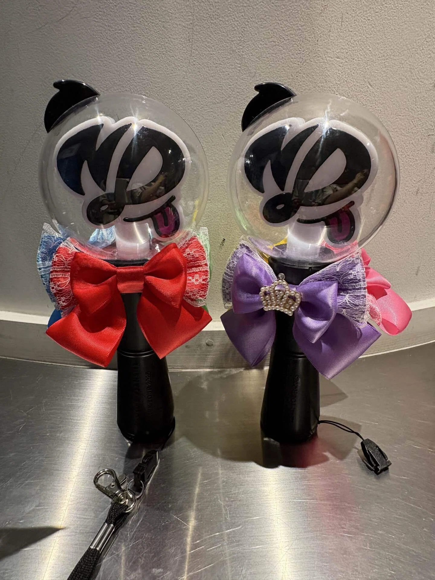 なにわ男子BON BON VOYAGE? ペンライトに、メンバーカラーのリボ 