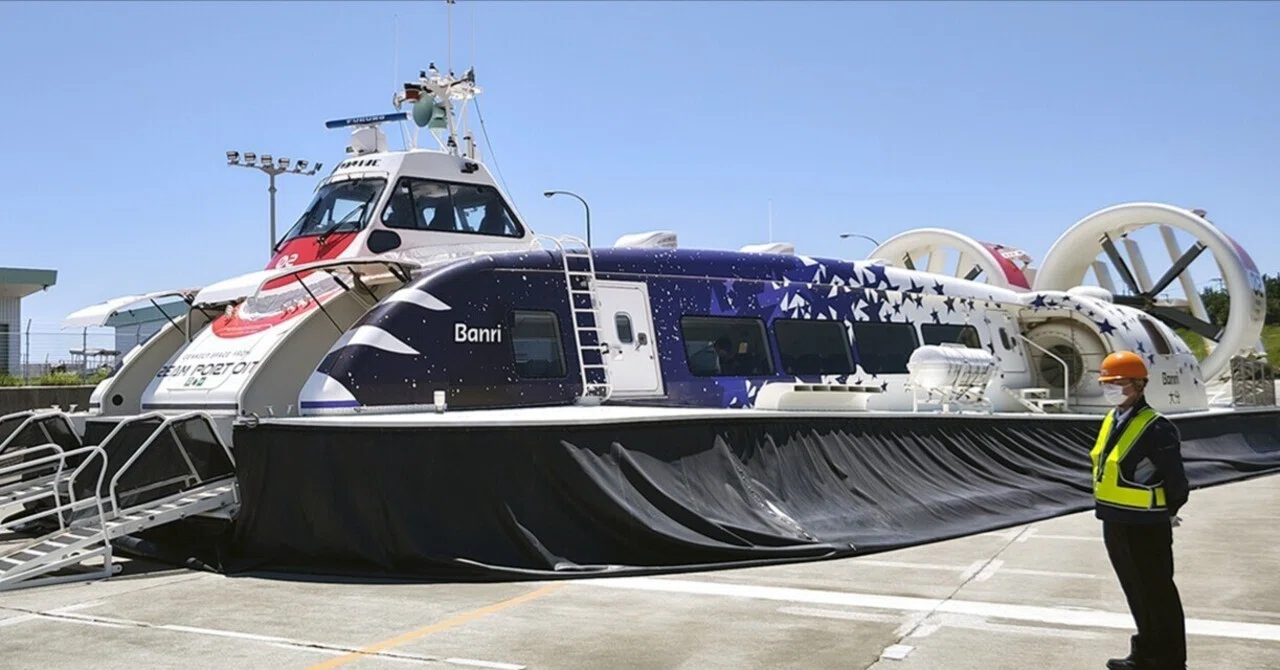 ホーバークラフト２人乗り船台トレーラ付き 大分港⇔大分空港の定期就航開始したホーバークラフトに乗ってきた