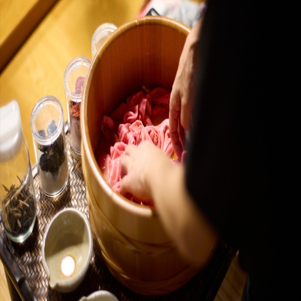米沢織｜新田織物の紅花染&織物｜職人体験×廃校ステイ（朝食・体験付