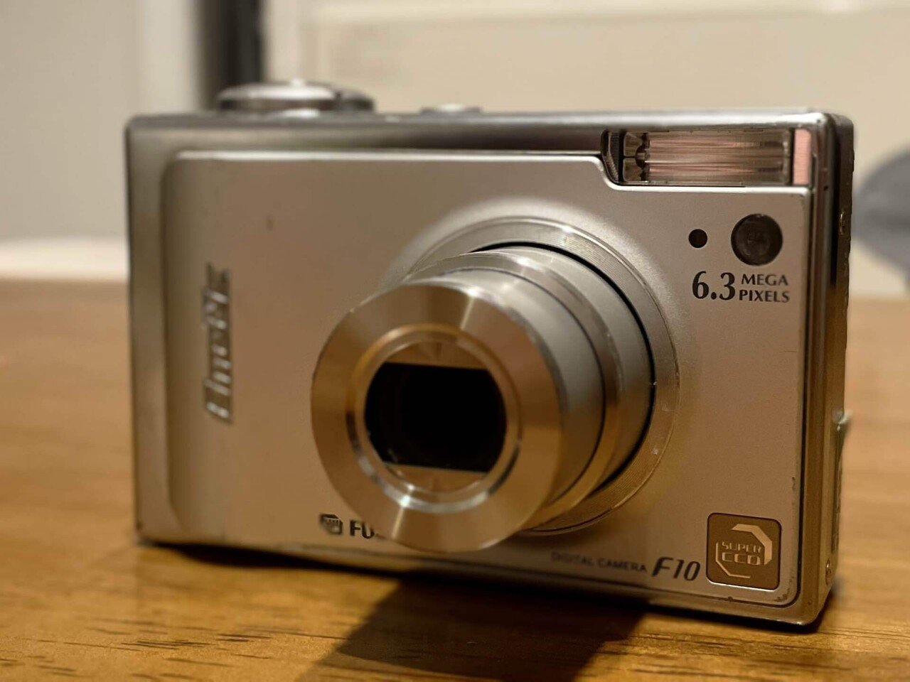 久しぶり、FUJIFILM FinePixF10｜オールドコンデジ｜cap