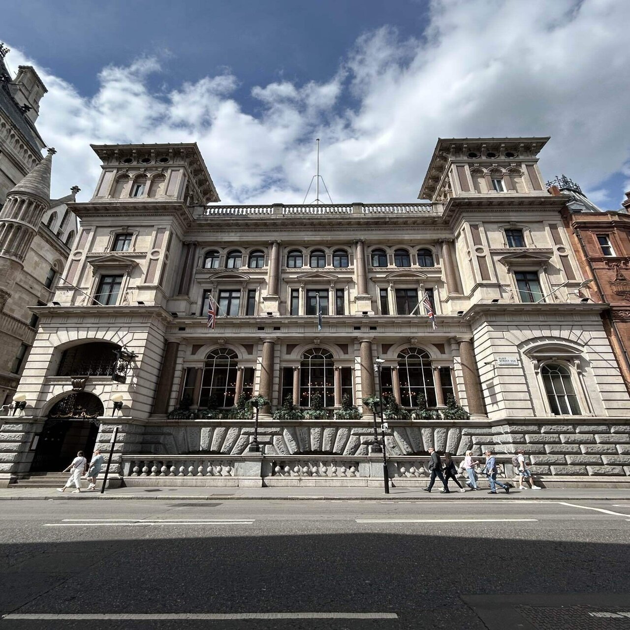 イギリス＆トルコのタイルと建築の旅⑱【元銀行のパブ・ジ オールド バンク オブ イングランド＆パブ・ブラック フライアー他】｜mayumama