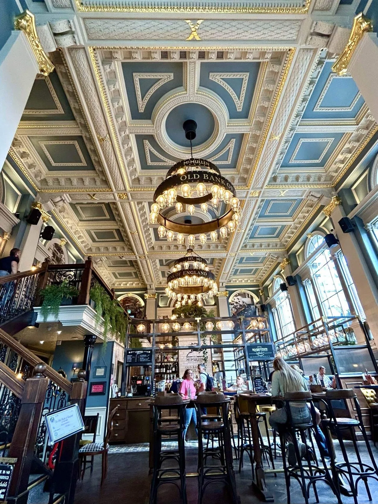 壁面飾り 銀行 額装アンティークMidland Bank1850 UK イギリス＆トルコのタイルと建築の旅⑱【元銀行のパブ・ジ オールド
