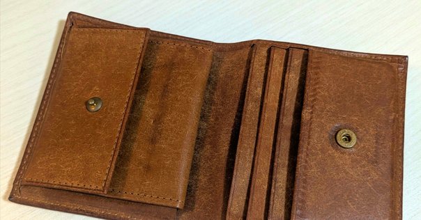 JETSTOCK ジェットストック　レザー ミニ財布 ブラウン 金属バックル付き なにこれ！？」って周りから驚かれるスタイリッシュで機能的な