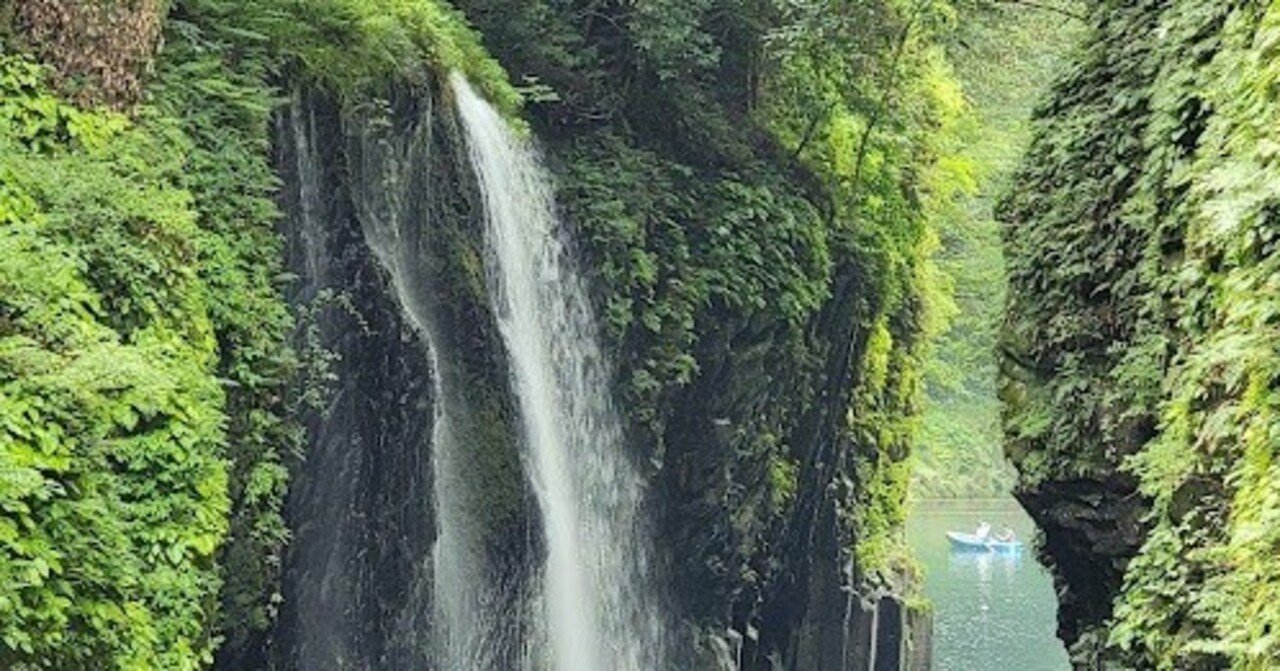 秘瀑 : 台高山脈珠玉の渓 Amazon.co.jp: 秘瀑 台高山脈 珠玉の渓 : 川崎 実: 本