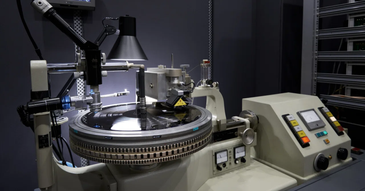 The Essence of Vinyl Comfort Part 4... The Mystery of How Flaws Become ...