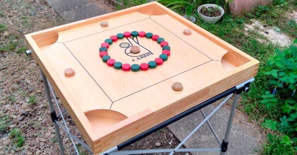 彦根にしかない謎のご当地ゲーム「彦根カロム」のチャンピオンに