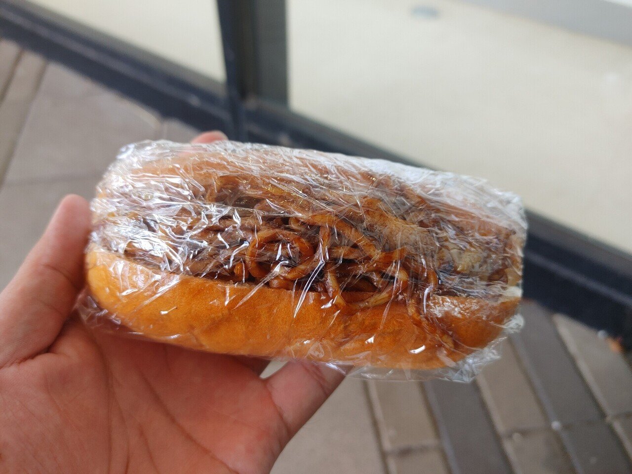 焼きそばパン 高評価】ヤマザキ W焼きそば＆ナポリタンパンの感想・クチコミ