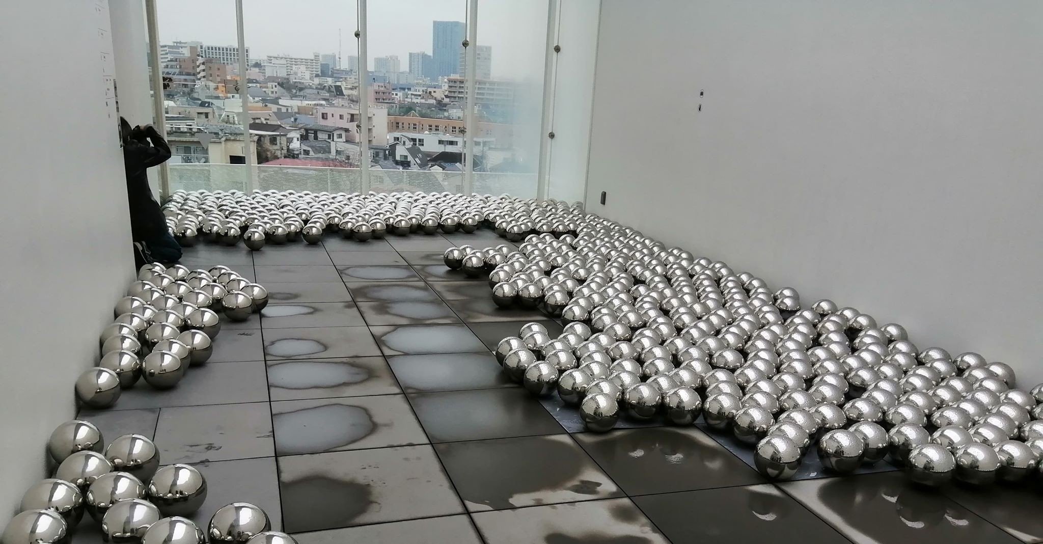 銀と鏡の無限の世界！草間彌生さんの無限の創造力がキラキラ！！＠草間