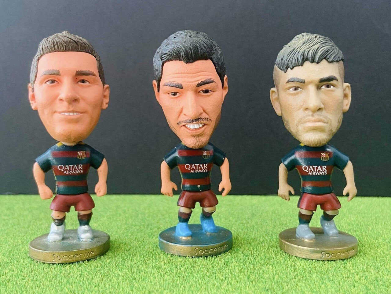 バルセロナ時代のネイマールフィギュア　「海外限定」 Amazon | ZC World コレクタブルアクションフィギュア 1/6 FC