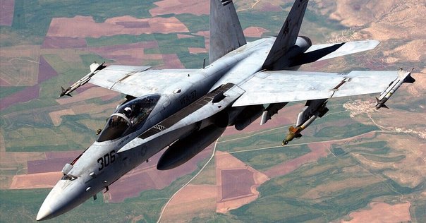 戦闘機用滑走路 Amazon | 1/72戦闘機空港滑走路ディス飛行機飛行機の航空機