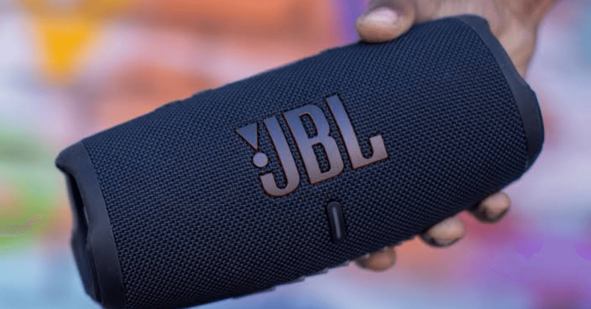 JBL CHARGE 5 黒　タイムセール早い者勝ち！！ 家でも外でも低音が響く。JBLの「CHARGE5」 Bluetoothスピーカー