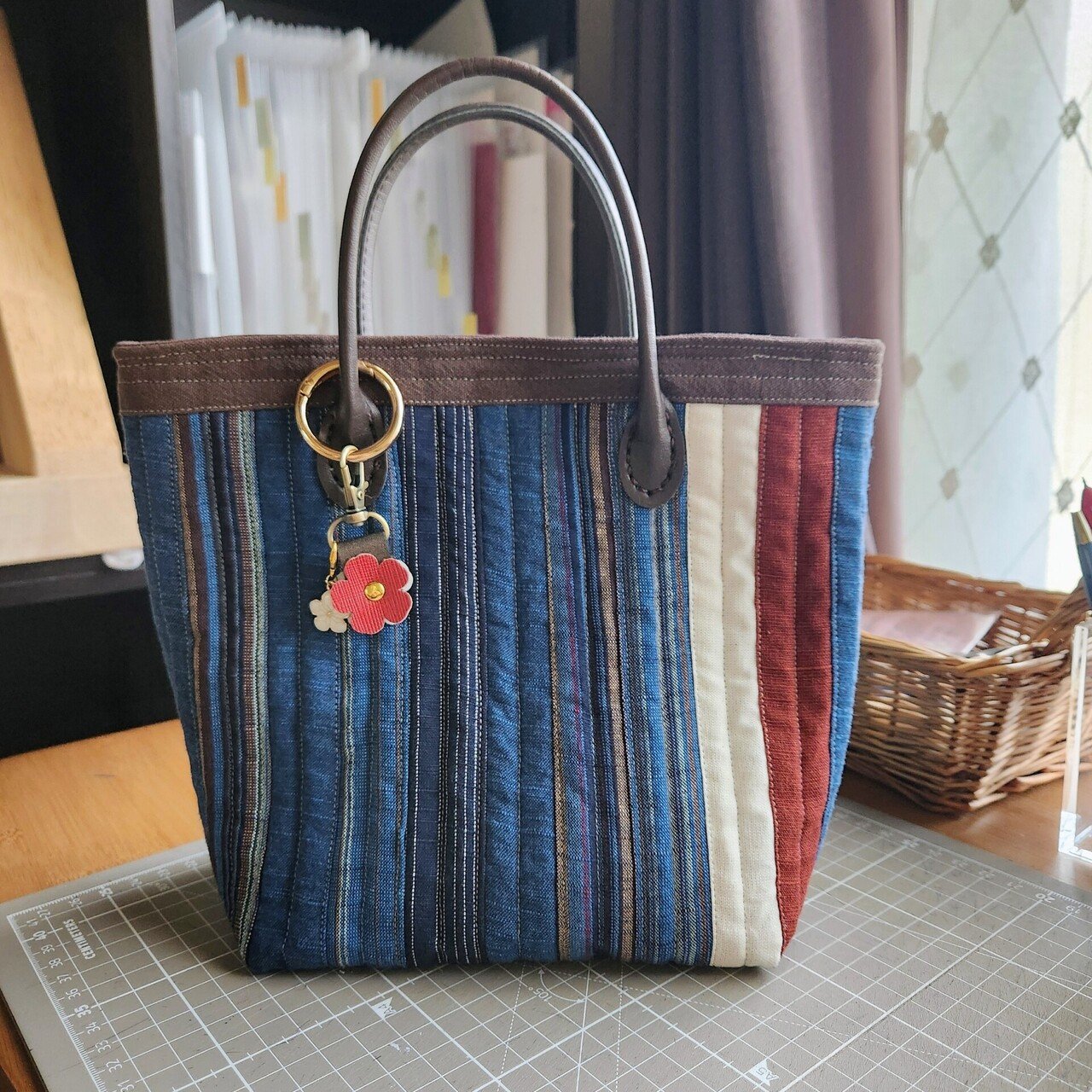 会津木綿　パッチワーク　手提げ　 トートバッグ　ハンドメイド　No.139 会津木綿パッチワークトートバッグ（赤\u0026緑） | iichi 日々の暮らしを