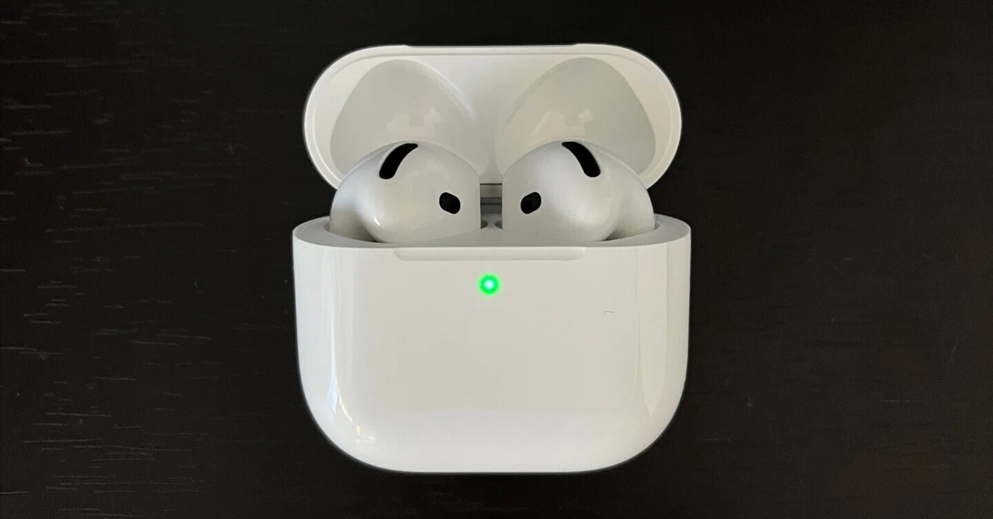 AirPods 4 ホワイト 左耳用 耳を塞がないイヤホンをいろいろ検討して、結局 AirPods 4 を買った