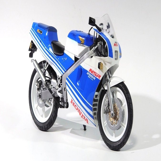 先輩にプレゼントした青テラNSRのお話(アオシマ 1/12 NSR250R)｜はるさー