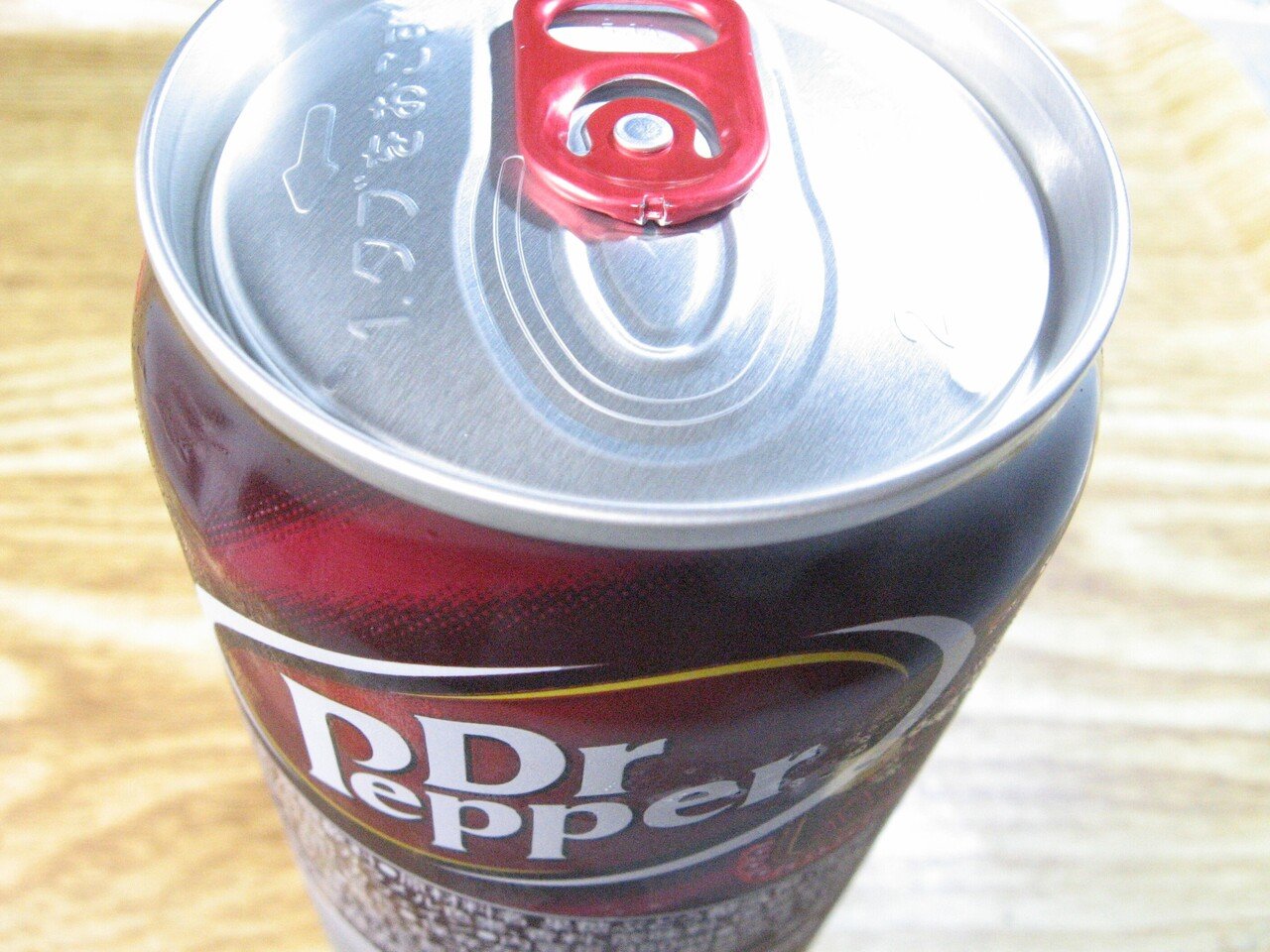 2025/08/04-3「赤いプルリング」 さっきDr.Pepperを買ったら、 こんな