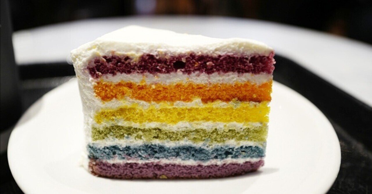 優雅に倒れるレインボーケーキ｜サカキシンイチロウ