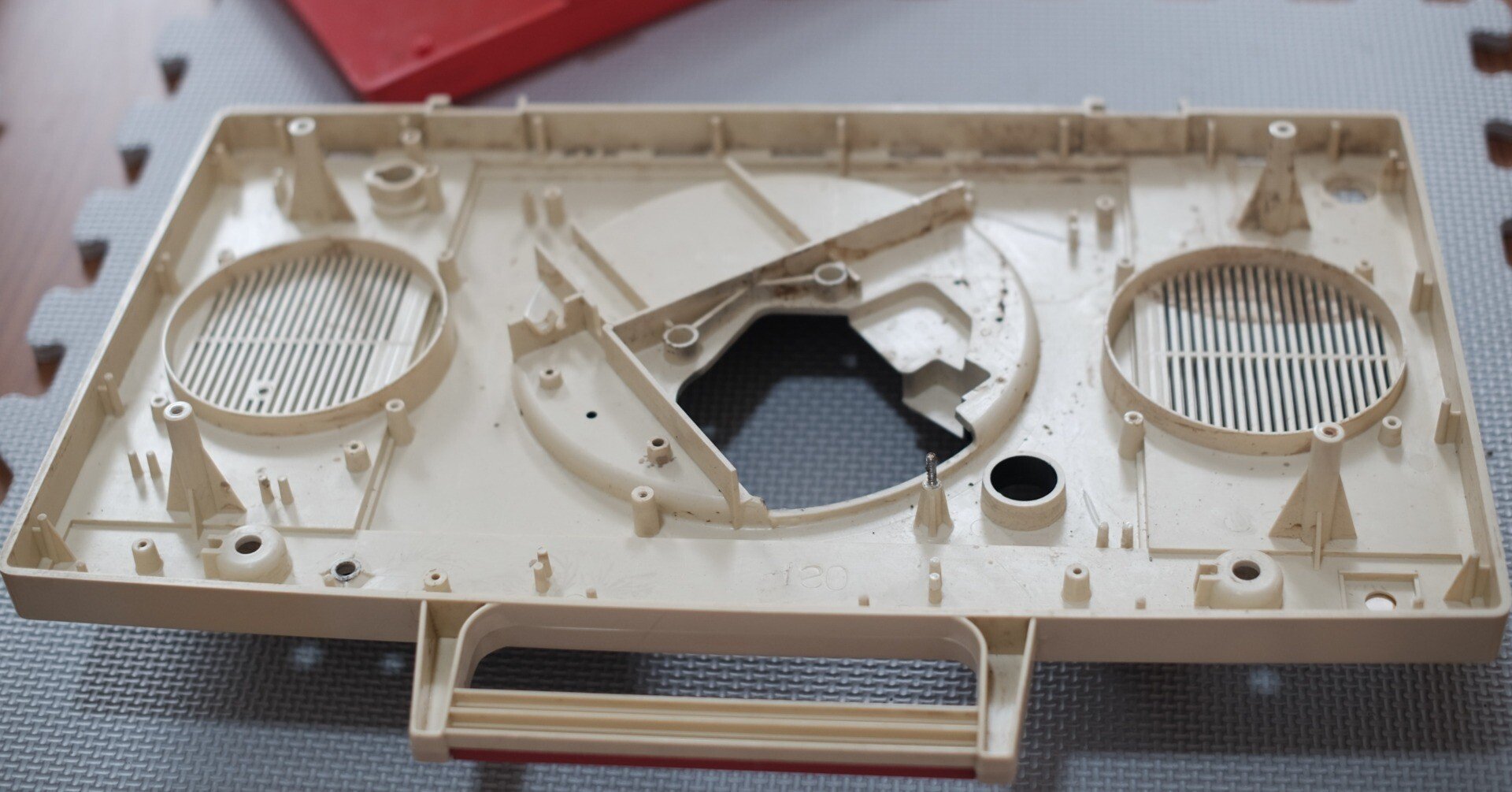 鮮やかな赤のレコードプレーヤー ビクター（Victor）｜PE-8400 その②