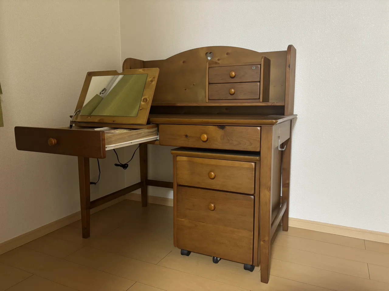 和歌山から届いた思い出の品──叶わなかった学習机リメイクのご相談