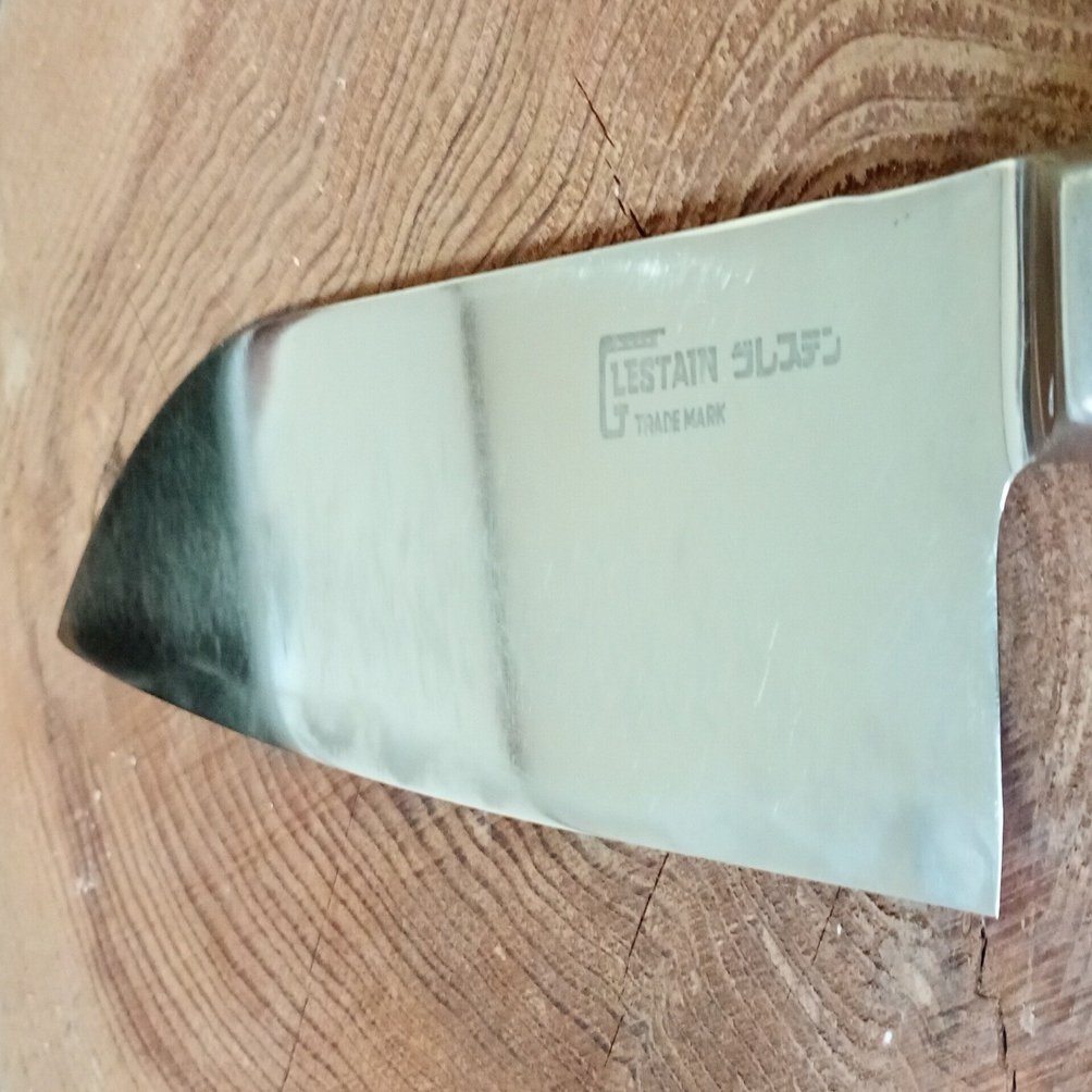 料理人に好まれるグレステンの包丁を研ぐ｜はっさ