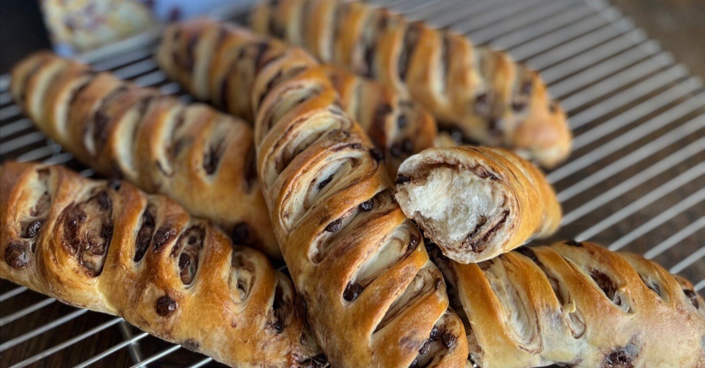 Viennoise aux Pépites de chocolat ペピート （ヴィエノワ・オ・ショコラ）｜Tomomi Okamoto, image size:1440x753