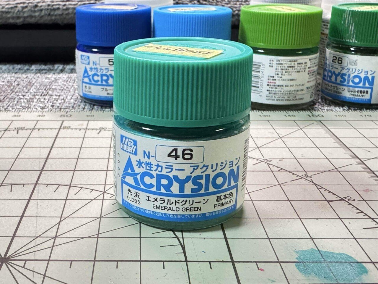 調色レシピ | アクリジョン3色で作る理想のエメラルドグリーン｜阿藤 根久