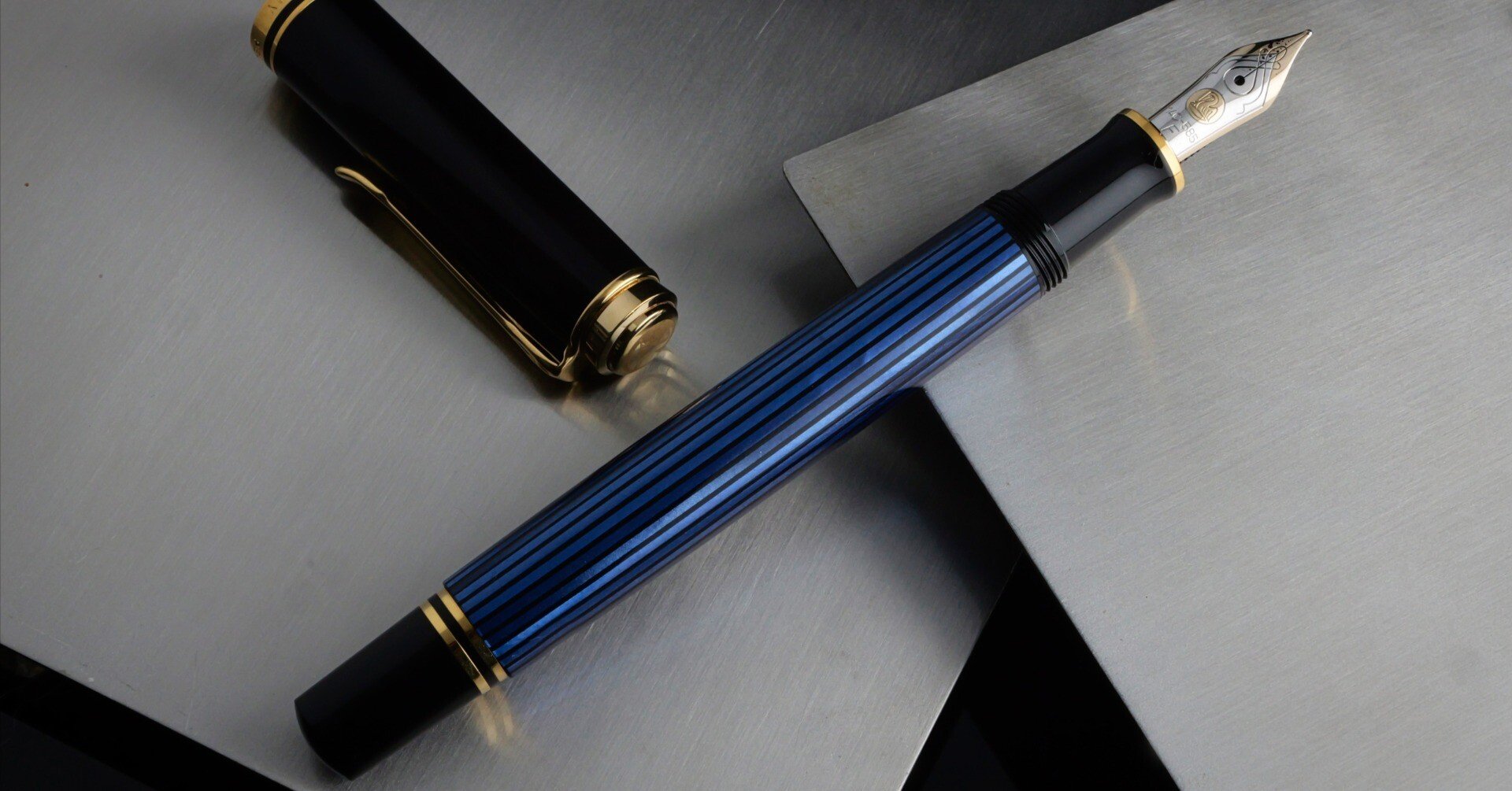 碧の余韻のスーべレーン：Pelikan Souverän M400 Blue Stripe｜Hideo