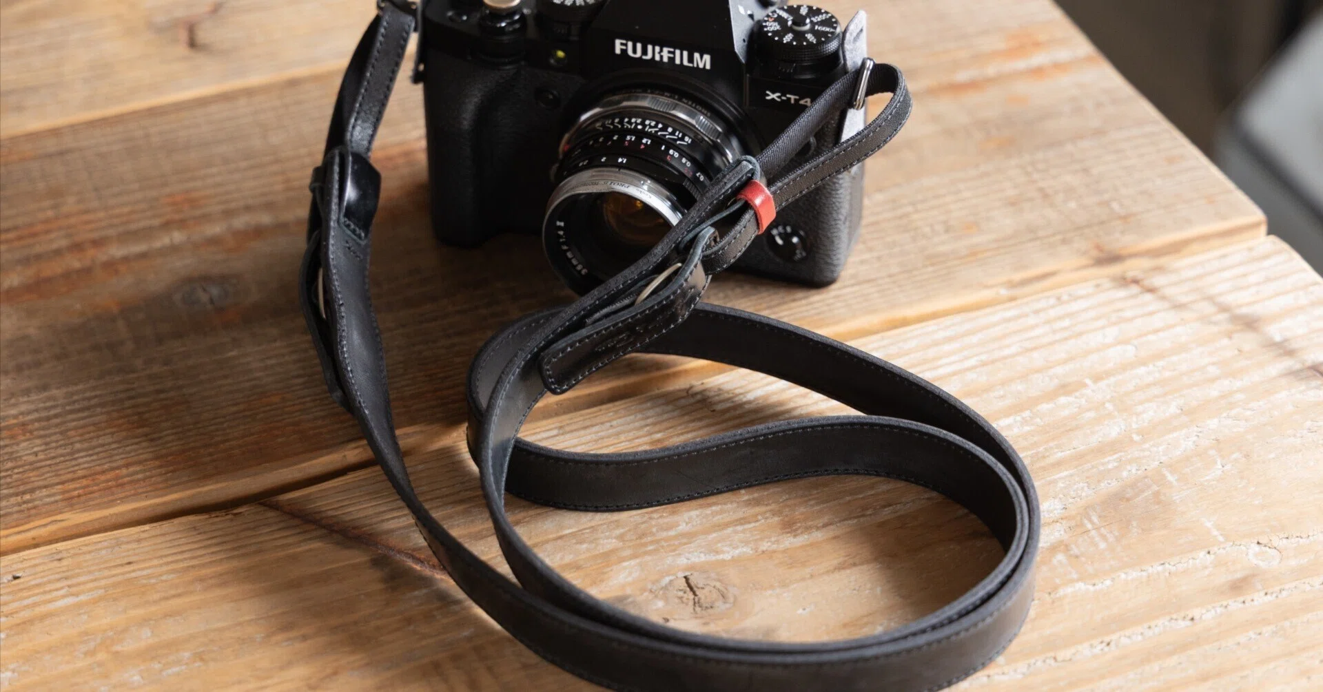 ★人気★ Leica ライカ R8 フィルムカメラ レンズケース ストラップ付 最高級皮革カメラストラップ Acruの「カシェ・レッタ for LEICA」を