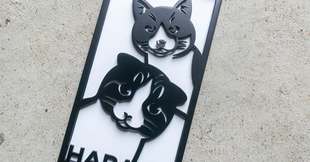 インテリアとしてもインパクト抜群！三日月型のかわいすぎる猫
