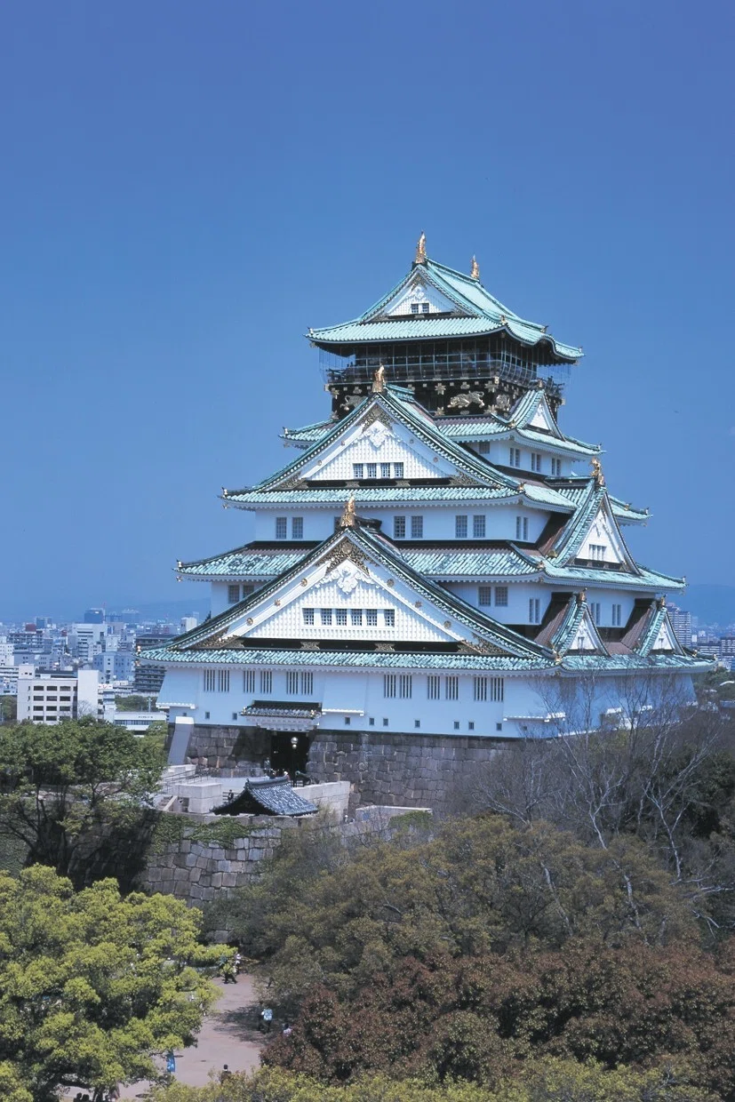 When you visit Osaka Castle, the souvenir to get is an eraser.｜週刊GRAPH by八木
