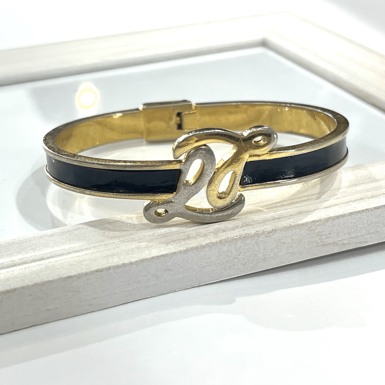 LOEWE ビンテージブレスレッド 1万円台から多数！LOEWEヴィンテージアクセサリーで魅せる大人の装い