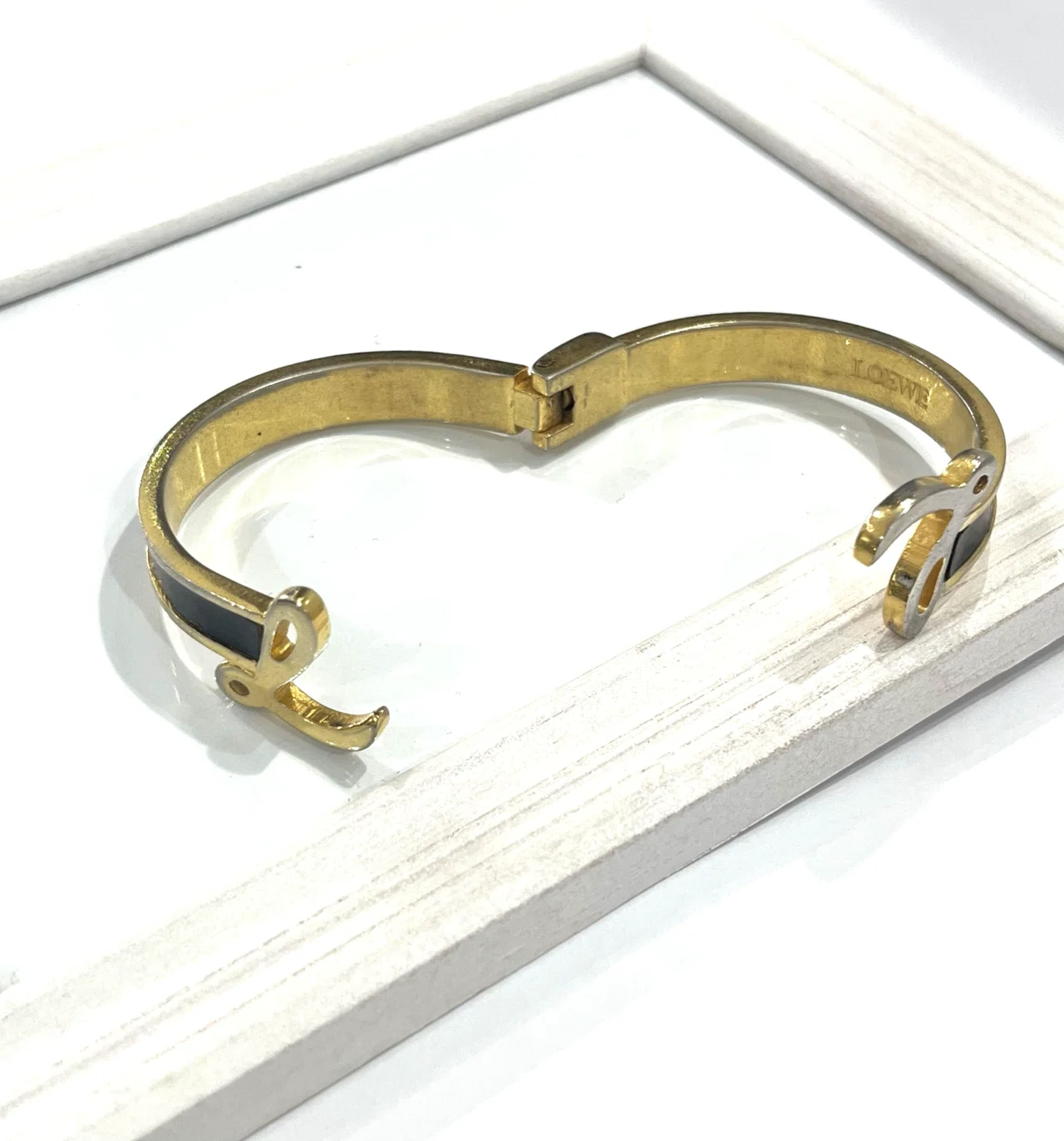1万円台から多数！LOEWEヴィンテージアクセサリーで魅せる大人の装い