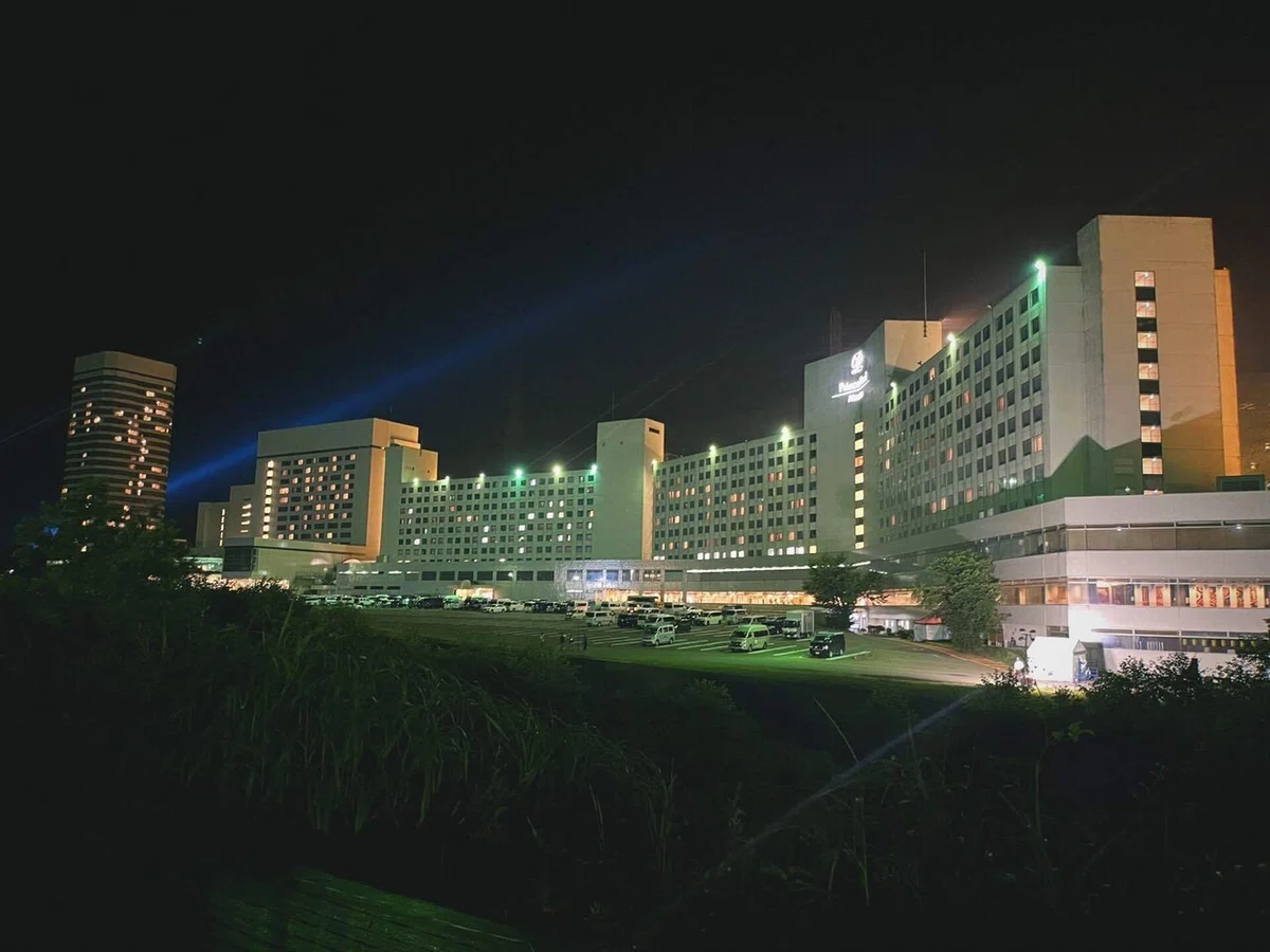 夜の苗場プリンスホテルの写真