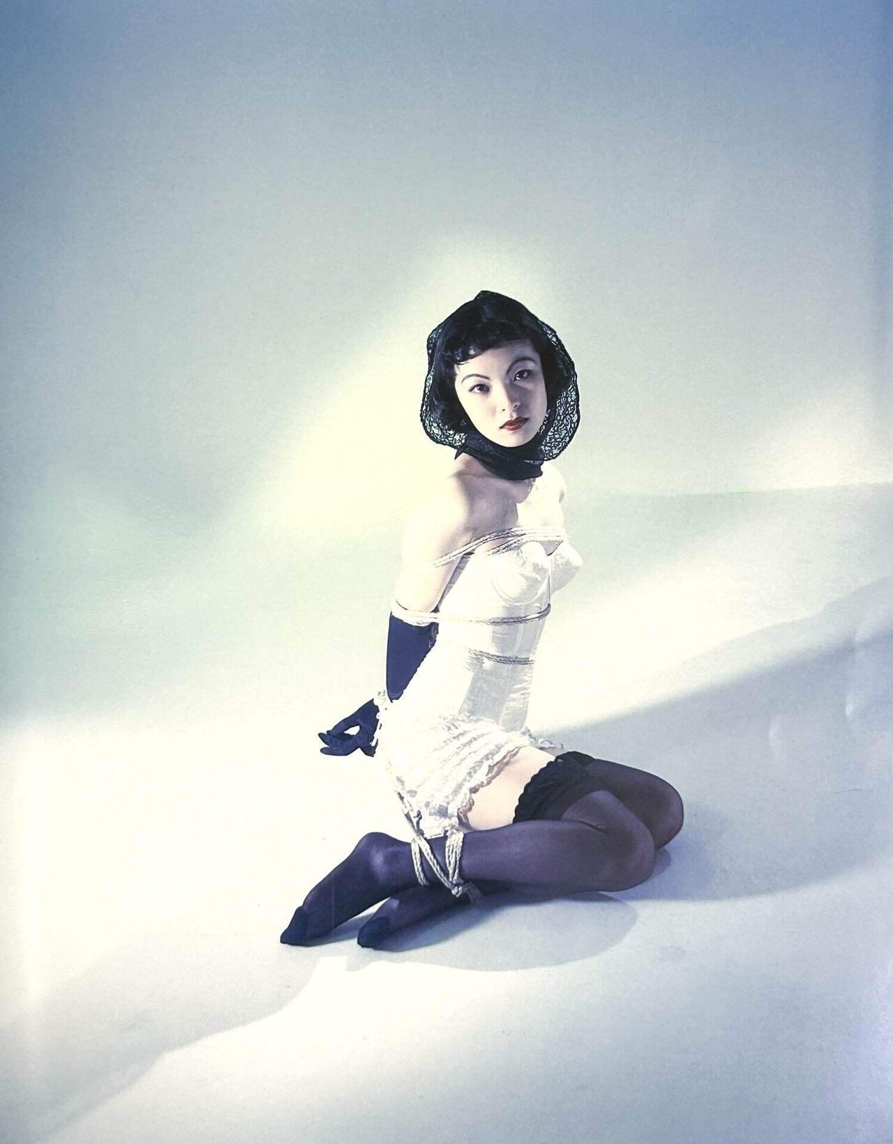 至高の色ガラス。荒木経惟写真集「色景」について｜山岸_慶次郎