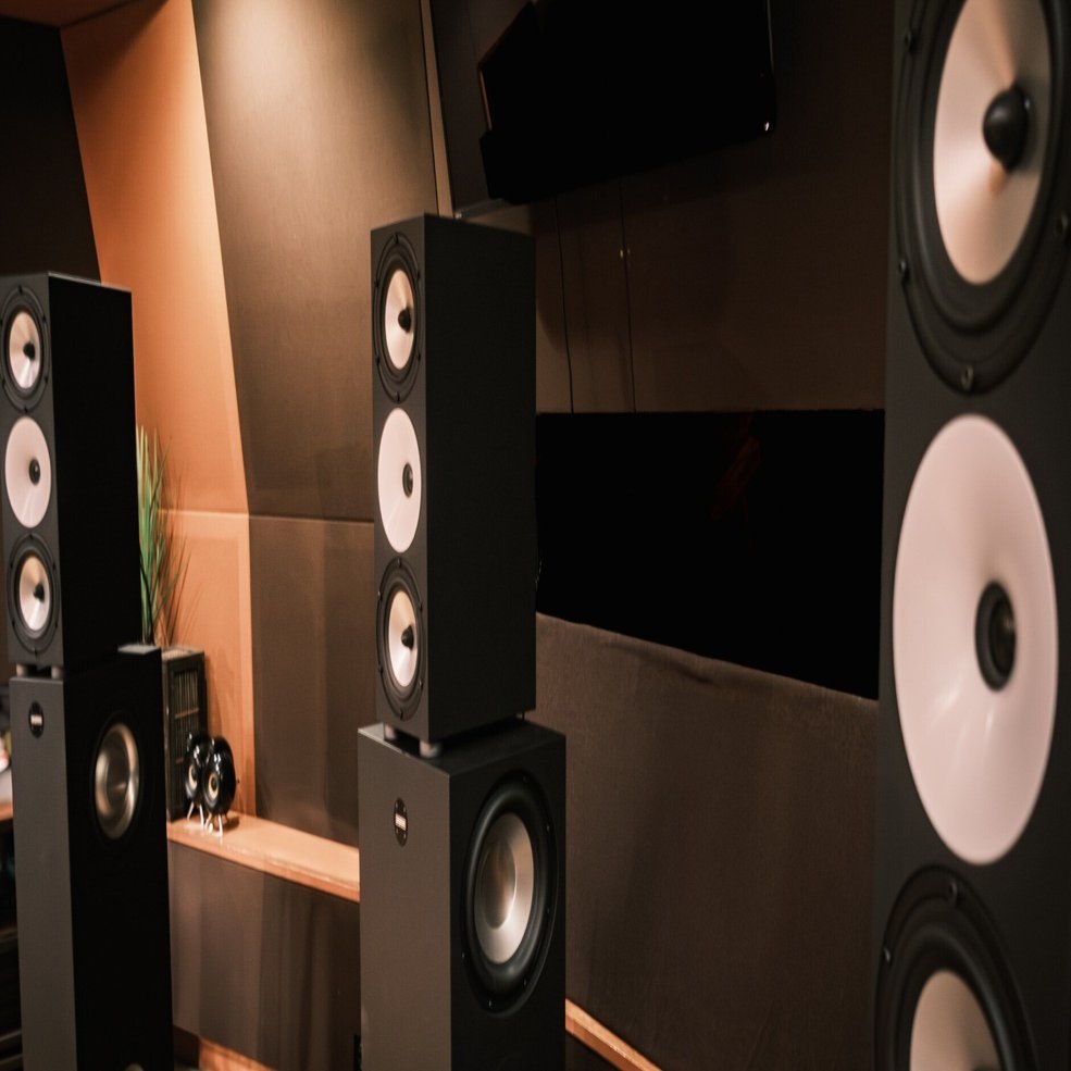 スピーカー・ウーファー Amphion one18 One18 - プロフェッショナル向け音響機器 -ミックスウェーブ株式会社