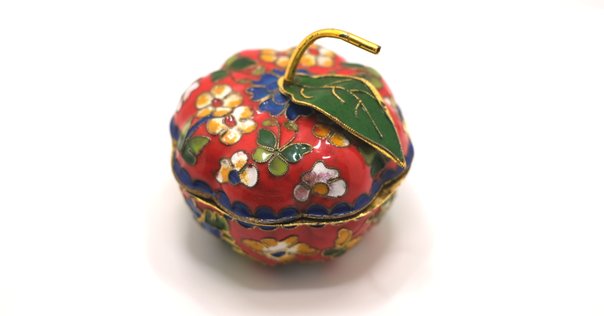 小さな工芸品が醸し出す美しさと歴史の裏側！中国の鼻煙壺を