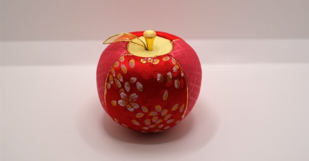 なんとも可愛い名もなきアーティストの木彫りの果物？リンゴ？オブジェある意味珍品 なんとも可愛い名もなきアーティストの木彫りの果物？リンゴ？オブジェ