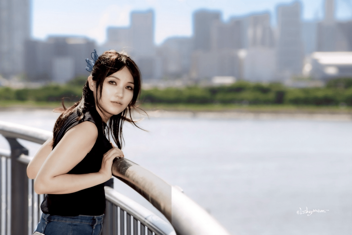 参考写真　光り方の違い iPhone 14 Pro vs. SLR Camera Performance Backlight
