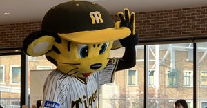 抱負⑩阪神タイガース「小幡竜平選手」のサインを貰う（長男の手助け