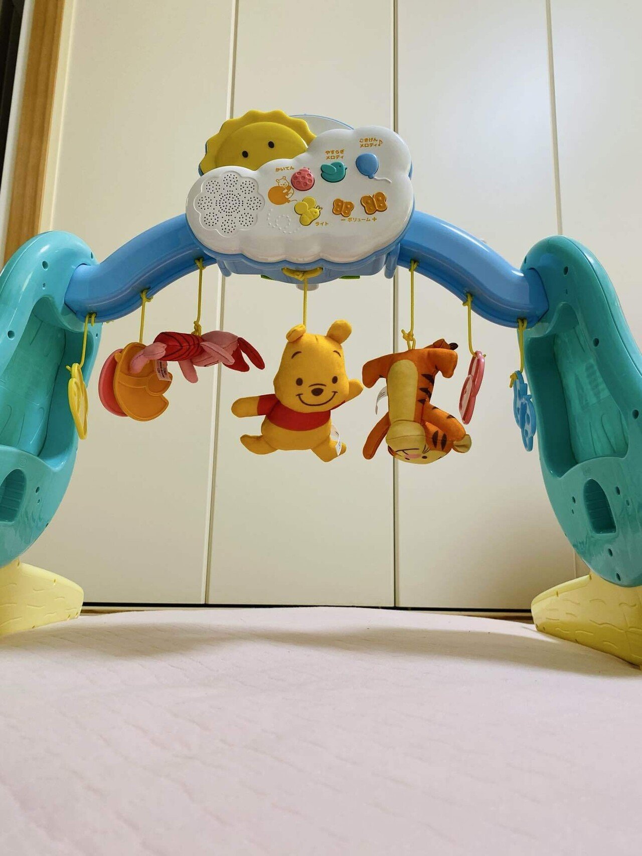 (美品)　プーさん メロディ付きベビージム　プーメリー えらべる回転 6WAYジムにへんしんメリー プラス くまのプーさん